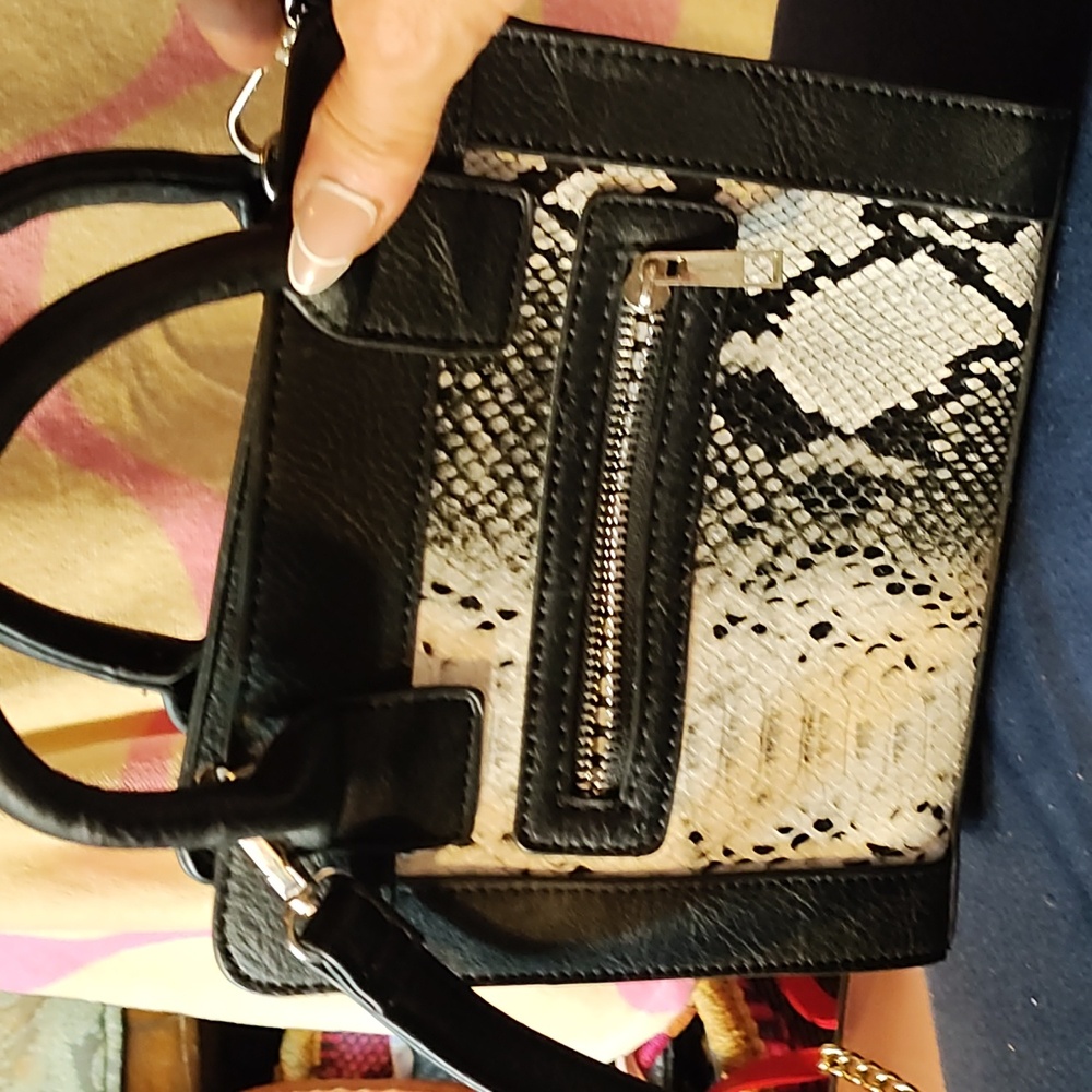 Medium purse